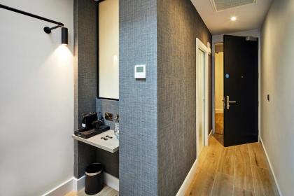 Handel's Hotel - image 23