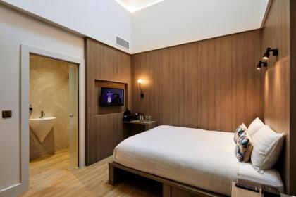 Handel's Hotel - image 25