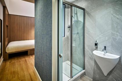 Handel's Hotel - image 27