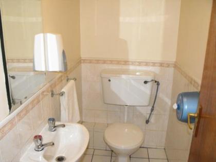 Hazelbrook Lodge - image 17