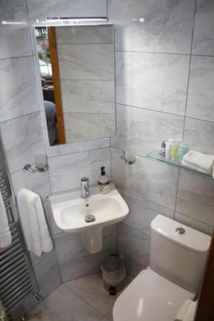 Almanii B & B - image 17