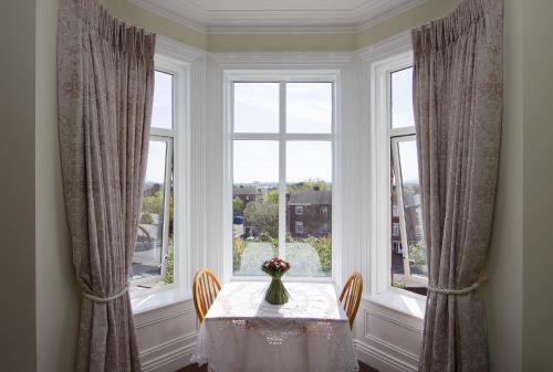 Glencourt Apartments - main image