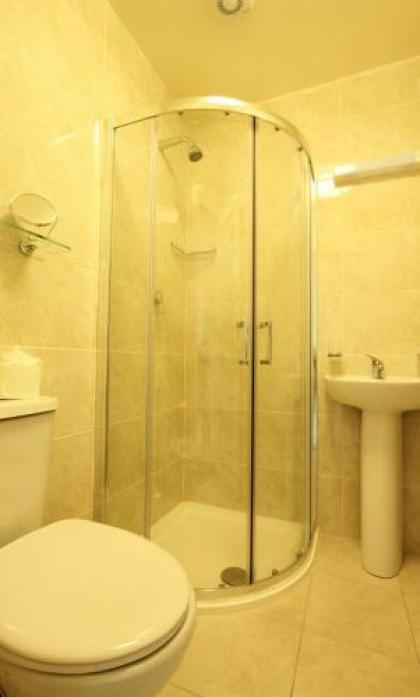 Eccles Townhouse - image 14