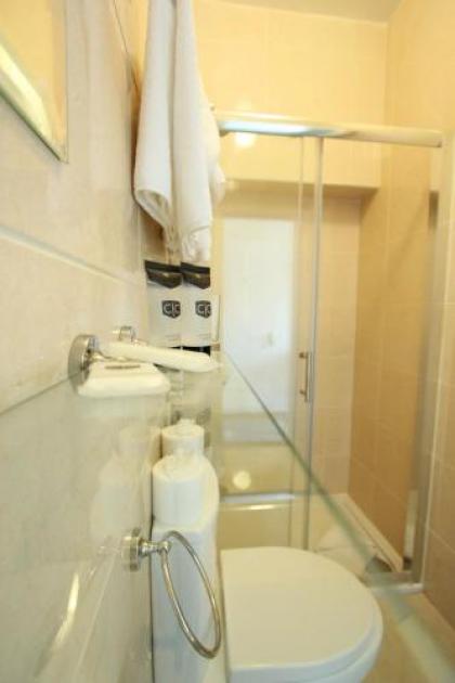 Eccles Townhouse - image 15