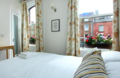 Eccles Townhouse - image 5
