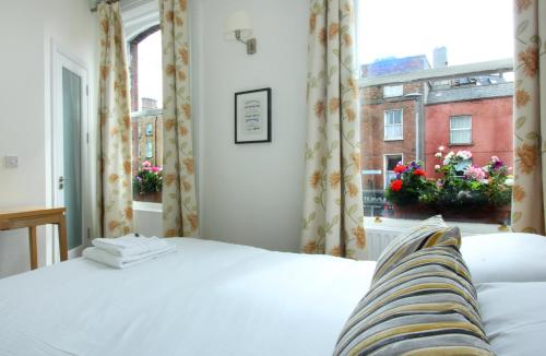 Eccles Townhouse - image 5