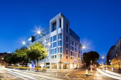 Holiday Inn Express Dublin City Centre - image 1