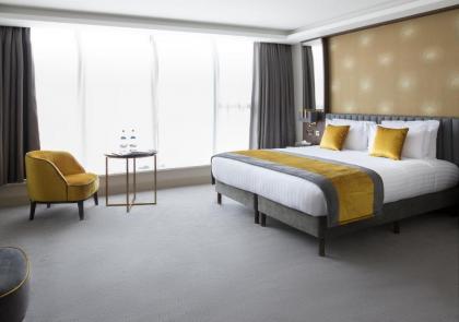 Iveagh Garden Hotel - image 11