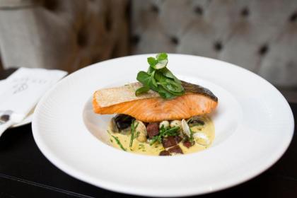 Iveagh Garden Hotel - image 15