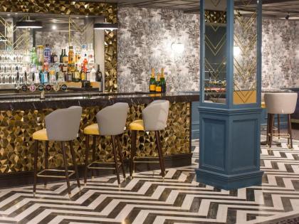 Iveagh Garden Hotel - image 3