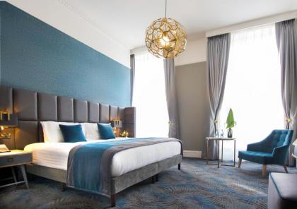 Iveagh Garden Hotel - image 4