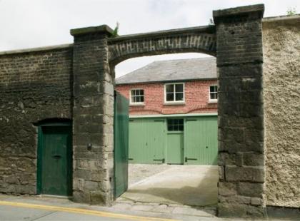 Merrion Mews - image 1