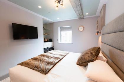 Clarendon Suites - image 2