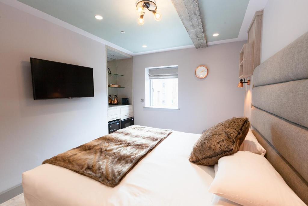 Clarendon Suites - image 2