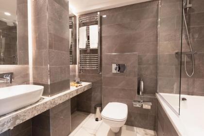 Clarendon Suites - image 3