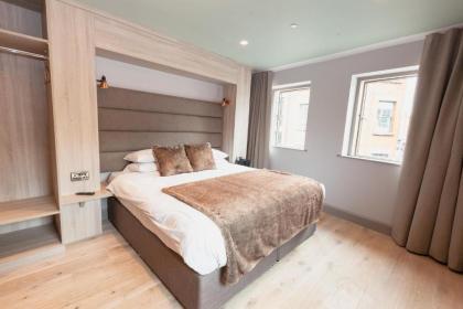 Clarendon Suites - image 4