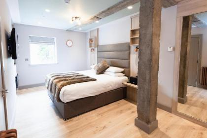 Clarendon Suites - image 6