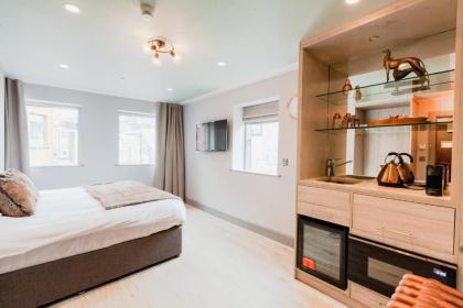 Clarendon Suites - image 7