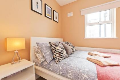 2 Bedroom Riverside Apartment Accommodates 6 - image 18