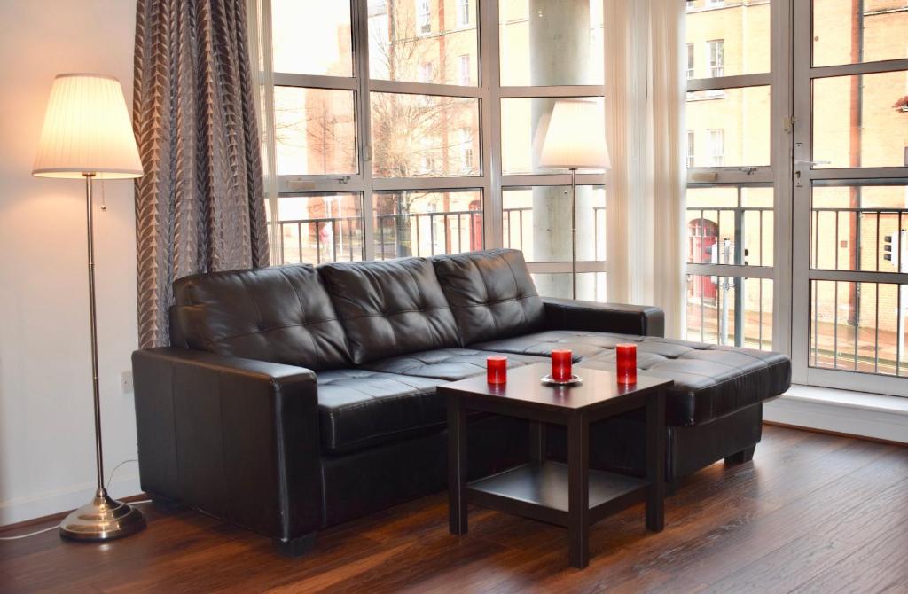 2 Bedroom Apartment near historical Christchurch - main image
