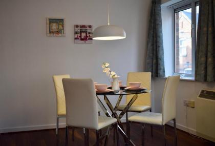 2 Bedroom Apartment near historical Christchurch - image 13