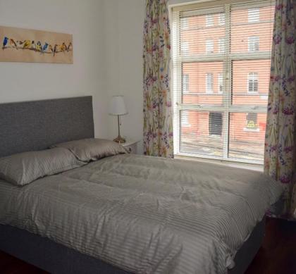 2 Bedroom Apartment near historical Christchurch - image 15