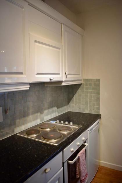 2 Bedroom Apartment near historical Christchurch - image 2