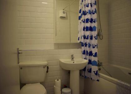 2 Bedroom Apartment near historical Christchurch - image 3