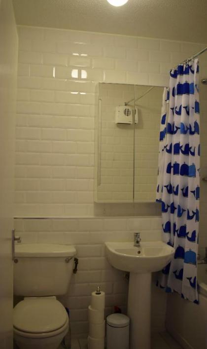 2 Bedroom Apartment near historical Christchurch - image 9