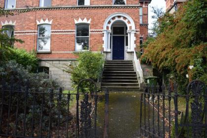 Newly 1 Bedroom renovated apartment - image 12