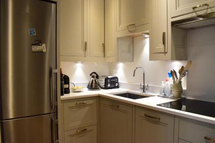 Newly 1 Bedroom renovated apartment - image 2