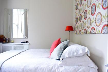 Newly 1 Bedroom renovated apartment - image 5