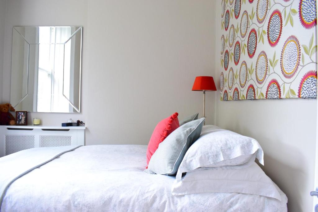 Newly 1 Bedroom renovated apartment - image 5