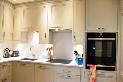 Newly 1 Bedroom renovated apartment - image 9