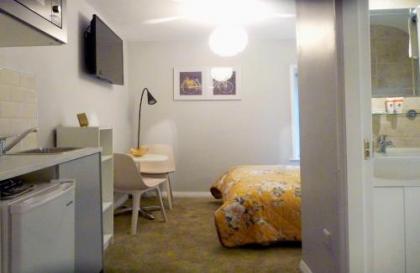 Donnybrook Townhouse - image 13