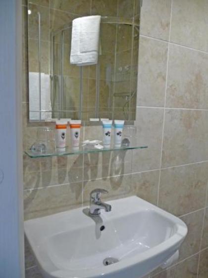 Donnybrook Townhouse - image 14