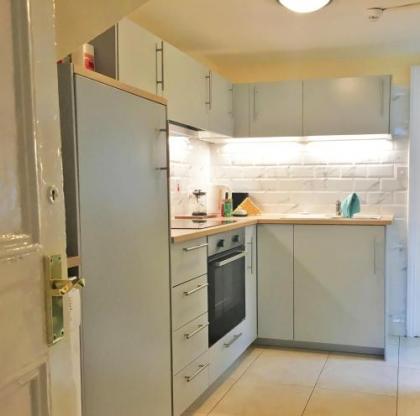 Donnybrook Townhouse - image 19