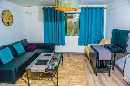 DOWNTOWN Apartment beside Trinity College - image 2