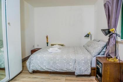 DOWNTOWN Apartment beside Trinity College - image 4