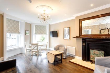 Molloys Apartments - image 5