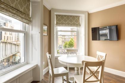 Molloys Apartments - image 7