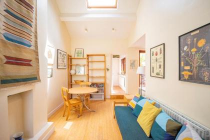 2 Bedroom City Cottage In Pheonix Park - image 1