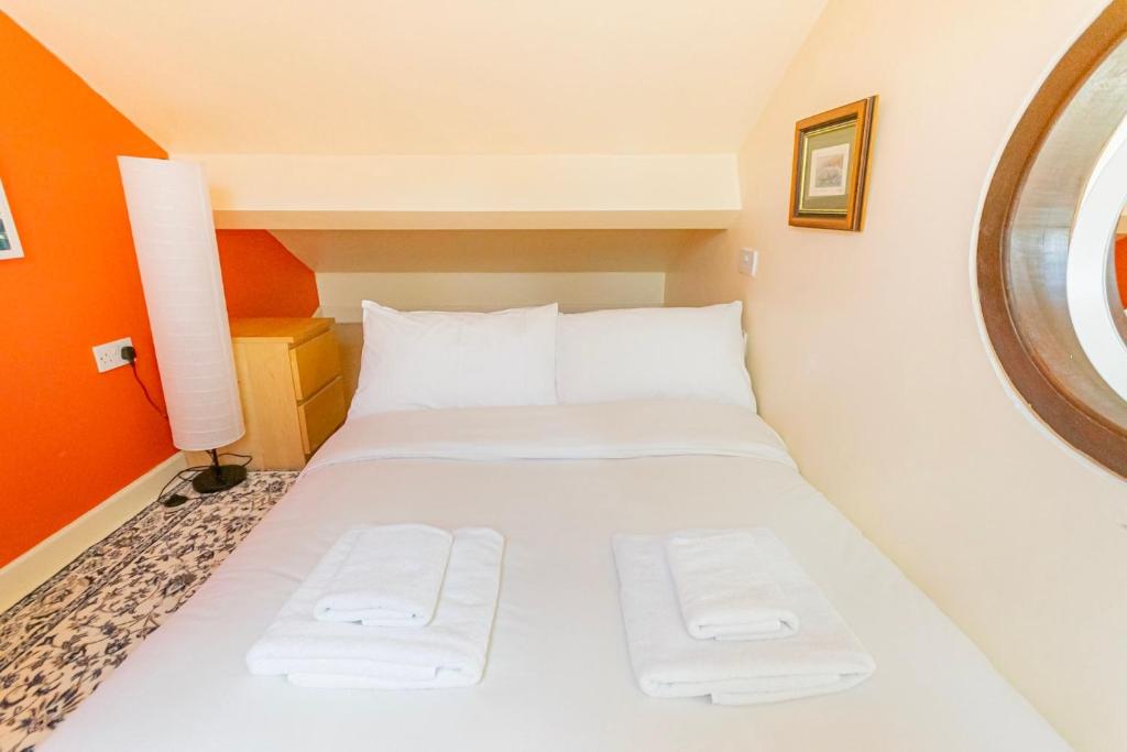 2 Bedroom City Cottage In Pheonix Park - image 2