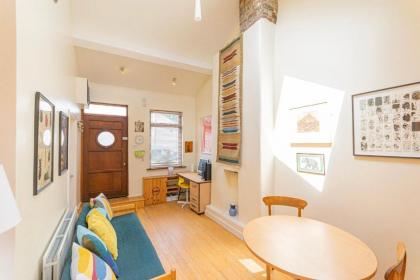 2 Bedroom City Cottage In Pheonix Park - image 8