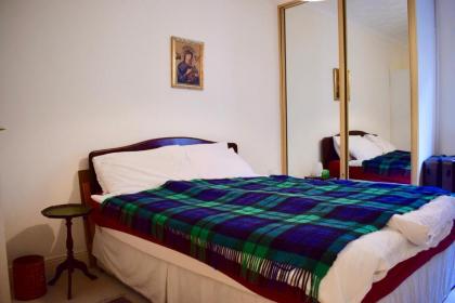 Airy 1 Bedroom Apartment in Central Dublin - image 11