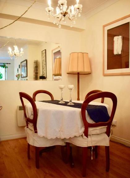 Airy 1 Bedroom Apartment in Central Dublin - image 9