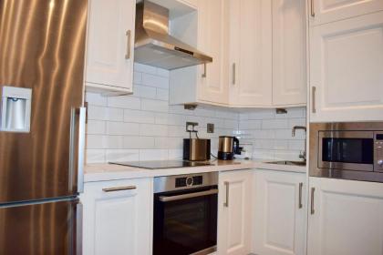2 Bedroom Apartment near the Aviva - image 2