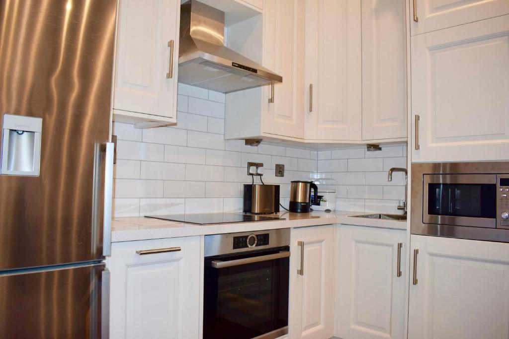 2 Bedroom Apartment near the Aviva - image 2