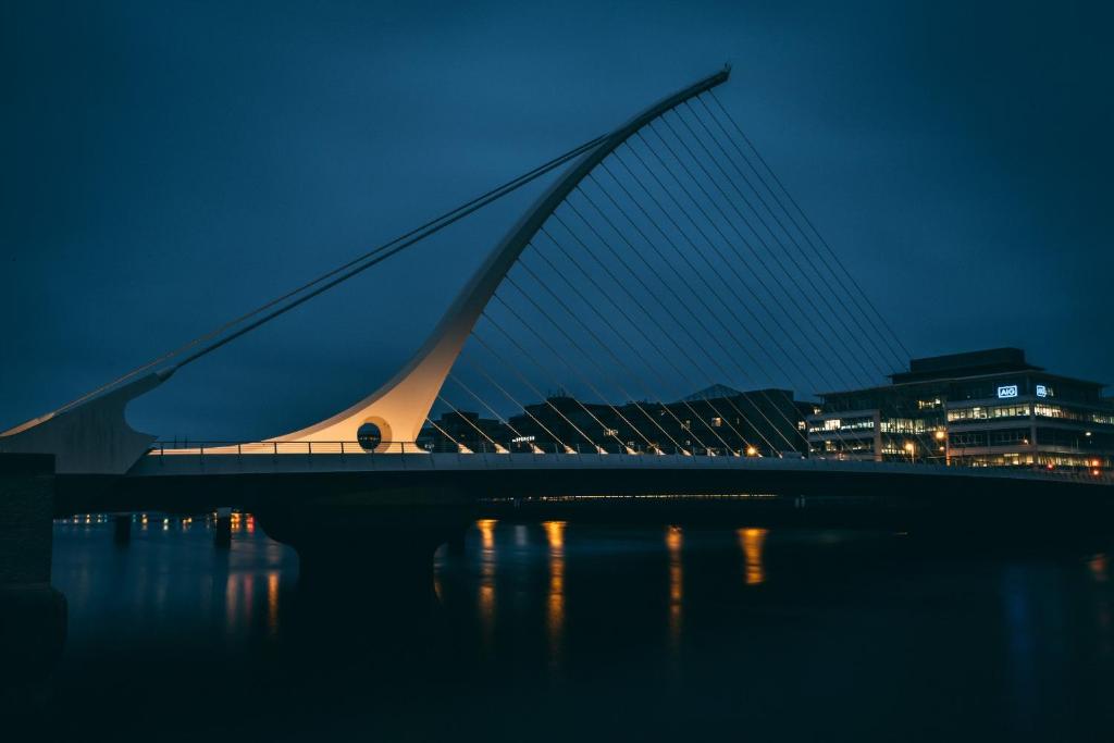 2 Bedroom Apartment near the Aviva - image 5