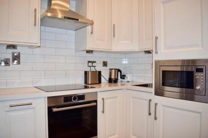 2 Bedroom Apartment near the Aviva - image 8